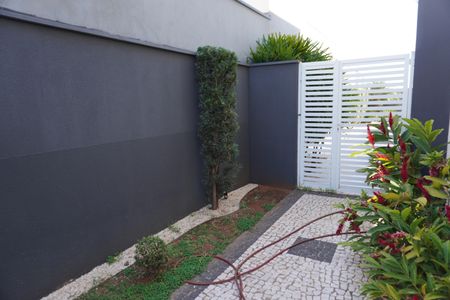 Casa de condomínio para alugar com 330m², 4 quartos e 4 vagasFachada