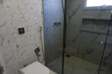 Casa de condomínio para alugar com 330m², 4 quartos e 4 vagasBanheiro Semi Suíte 1 e 2