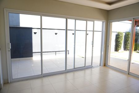 Casa de condomínio para alugar com 330m², 4 quartos e 4 vagasEspaço Gourmet