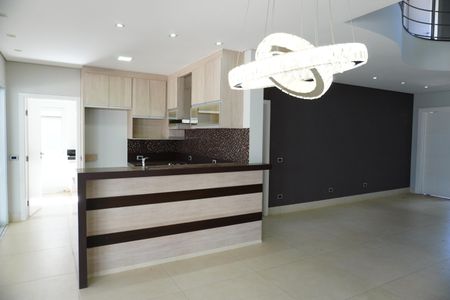 Casa de condomínio para alugar com 330m², 4 quartos e 4 vagasSala