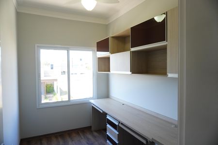 Casa de condomínio para alugar com 330m², 4 quartos e 4 vagasEscritório