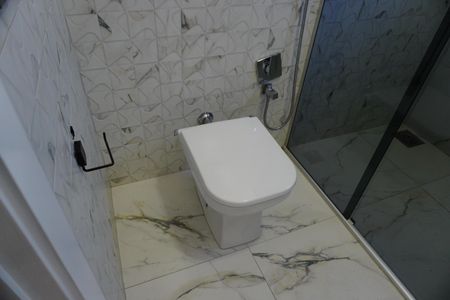 Casa de condomínio para alugar com 330m², 4 quartos e 4 vagasBanheiro Semi Suíte 1 e 2