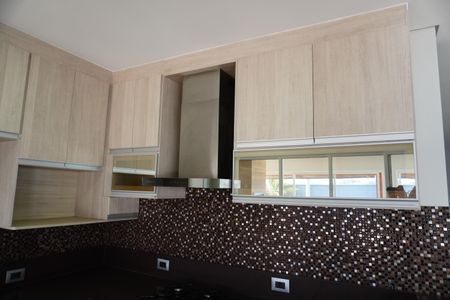 Casa de condomínio para alugar com 330m², 4 quartos e 4 vagasCozinha