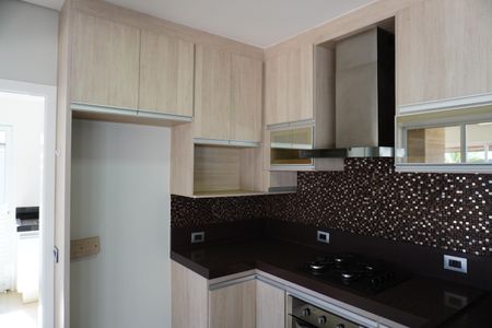 Casa de condomínio para alugar com 330m², 4 quartos e 4 vagasCozinha