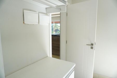 Casa de condomínio para alugar com 330m², 4 quartos e 4 vagasÁrea de Serviço