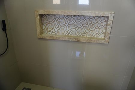 Casa de condomínio para alugar com 330m², 4 quartos e 4 vagasBanheiro da Suíte 