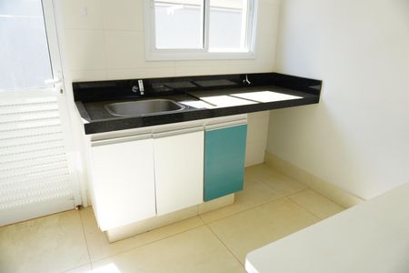 Casa de condomínio para alugar com 330m², 4 quartos e 4 vagasÁrea de Serviço