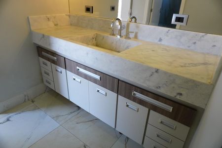 Casa de condomínio para alugar com 330m², 4 quartos e 4 vagasBanheiro Semi Suíte 1 e 2