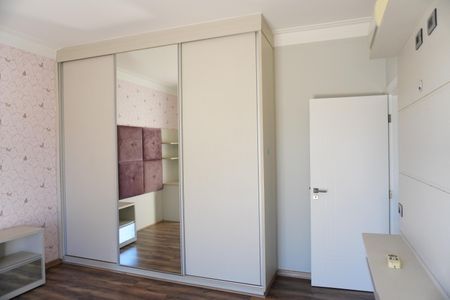 Casa de condomínio para alugar com 330m², 4 quartos e 4 vagasSemi Suíte 2