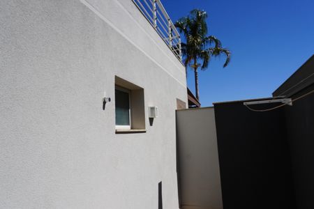 Casa de condomínio para alugar com 330m², 4 quartos e 4 vagasÁrea de Serviço