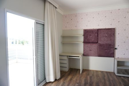 Casa de condomínio para alugar com 330m², 4 quartos e 4 vagasSemi Suíte 2