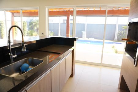 Casa de condomínio para alugar com 330m², 4 quartos e 4 vagasCozinha