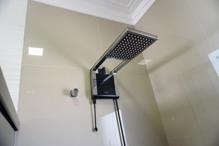 Casa de condomínio para alugar com 330m², 4 quartos e 4 vagasBanheiro da Suíte 