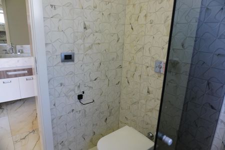 Casa de condomínio para alugar com 330m², 4 quartos e 4 vagasBanheiro Semi Suíte 1 e 2