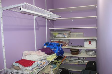 Casa à venda com 238m², 3 quartos e 3 vagasCloset Suíte 2