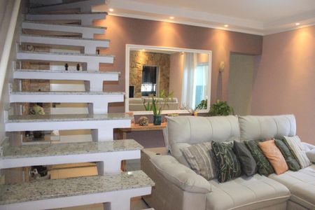 Casa à venda com 238m², 3 quartos e 3 vagasSala