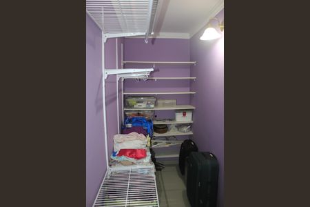 Casa à venda com 238m², 3 quartos e 3 vagasCloset Suíte 2