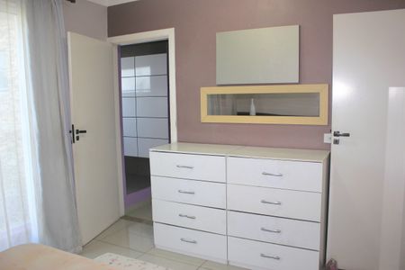 Casa à venda com 238m², 3 quartos e 3 vagasSuíte 2