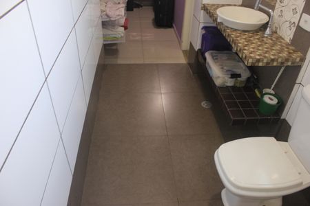 Casa à venda com 238m², 3 quartos e 3 vagasBanheiro Suíte 2