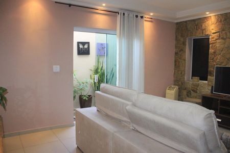 Casa à venda com 238m², 3 quartos e 3 vagasSala