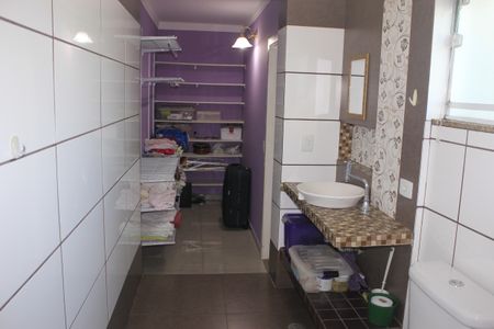 Casa à venda com 238m², 3 quartos e 3 vagasBanheiro Suíte 2