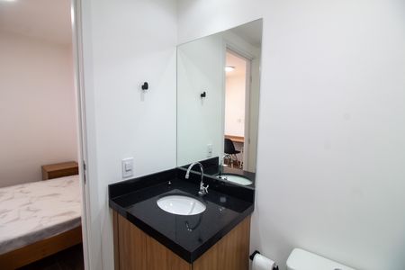 Banheiro de kitnet/studio para alugar com 1 quarto, 26m² em Jardim das Acacias, São Paulo