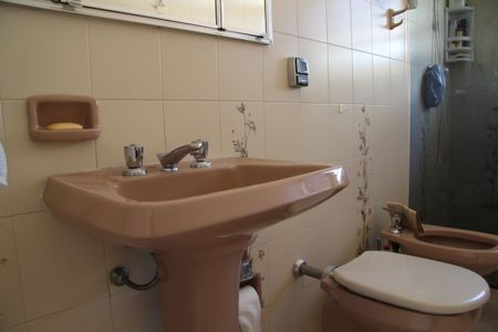 Casa à venda com 380m², 3 quartos e 2 vagasBanheiro da Suíte