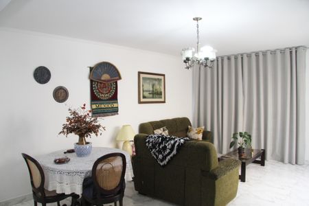 Casa à venda com 380m², 3 quartos e 2 vagasSala