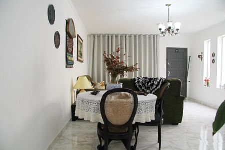 Casa à venda com 380m², 3 quartos e 2 vagasSala