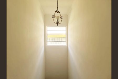 Casa à venda com 380m², 3 quartos e 2 vagasEscada 