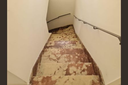 Casa à venda com 380m², 3 quartos e 2 vagasEscada 