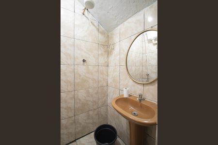 Banheiro de kitnet/studio para alugar com 1 quarto, 42m² em Covanca, São Gonçalo