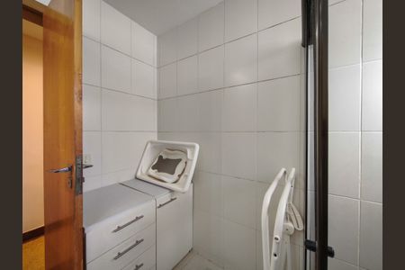 Apartamento à venda com 250m², 4 quartos e 3 vagasBanheiro da Suíte 2