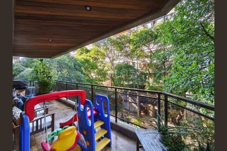 Apartamento à venda com 250m², 4 quartos e 3 vagasVista da Suíte 1