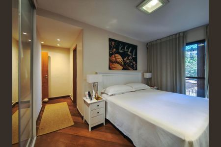 Apartamento à venda com 250m², 4 quartos e 3 vagasSuíte 2