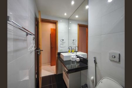 Apartamento à venda com 250m², 4 quartos e 3 vagasBanheiro da Suíte 1