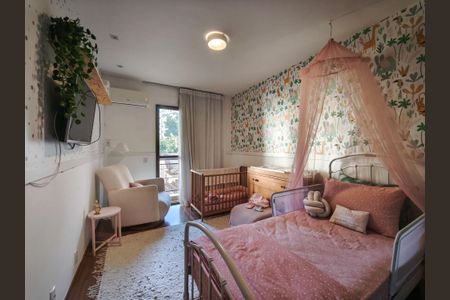 Apartamento à venda com 250m², 4 quartos e 3 vagasQuarto