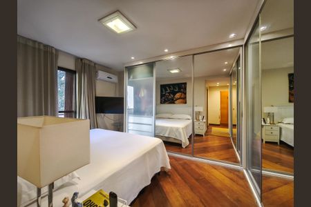 Apartamento à venda com 250m², 4 quartos e 3 vagasSuíte 2