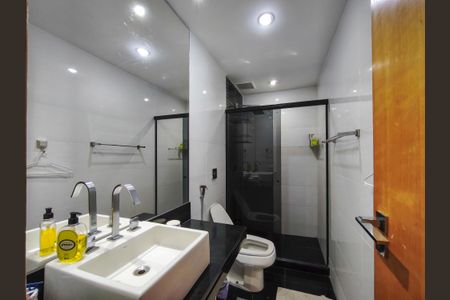 Apartamento à venda com 250m², 4 quartos e 3 vagasBanheiro da Suíte 1