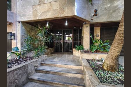 Apartamento à venda com 250m², 4 quartos e 3 vagasFachada e portaria