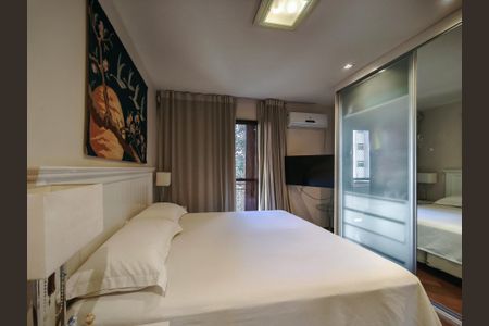 Apartamento à venda com 250m², 4 quartos e 3 vagasSuíte 2