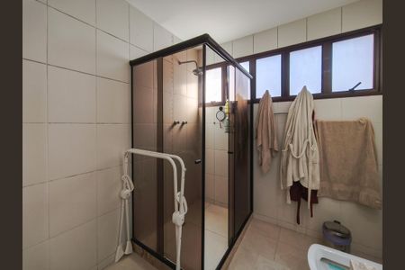 Apartamento à venda com 250m², 4 quartos e 3 vagasBanheiro da Suíte 2