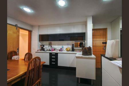 Apartamento à venda com 250m², 4 quartos e 3 vagasCozinha