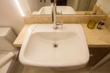 Banheiro de kitnet/studio para alugar com 1 quarto, 29m² em Campo Belo, São Paulo