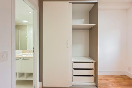 Apartamento à venda com 111m², 3 quartos e 2 vagasSuíte 1 - Armários