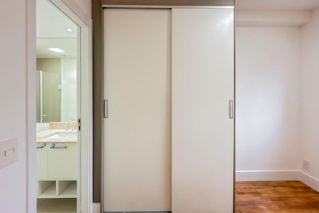 Apartamento à venda com 111m², 3 quartos e 2 vagasSuíte 1 - Armários