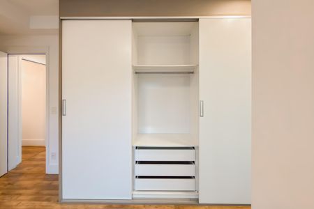 Apartamento à venda com 111m², 3 quartos e 2 vagasSuíte 2 - Armários