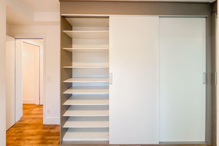 Apartamento à venda com 111m², 3 quartos e 2 vagasSuíte 2 - Armários