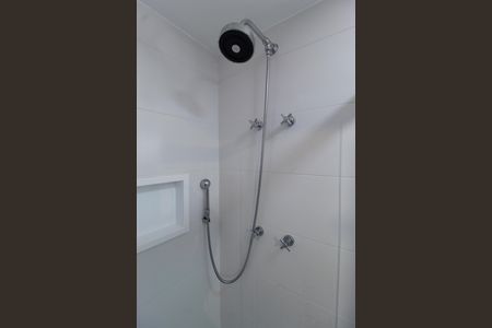 Banheiro de kitnet/studio para alugar com 1 quarto, 21m² em Indianópolis, São Paulo