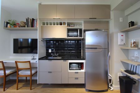 Cozinha de kitnet/studio para alugar com 1 quarto, 21m² em Indianópolis, São Paulo